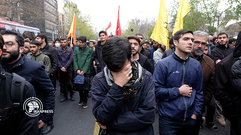 Iranpress: Iranian students gather to condemn Qasem Soleimani