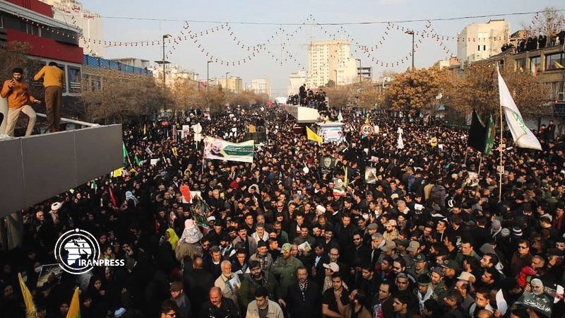 Iranpress: Mashhad witnesses huge funeral for Lt.Gen. Soleimani