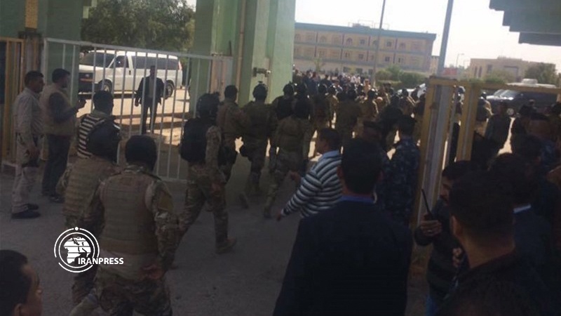 Iranpress: Clashes outside Wasit university in Iraq left 60 injured