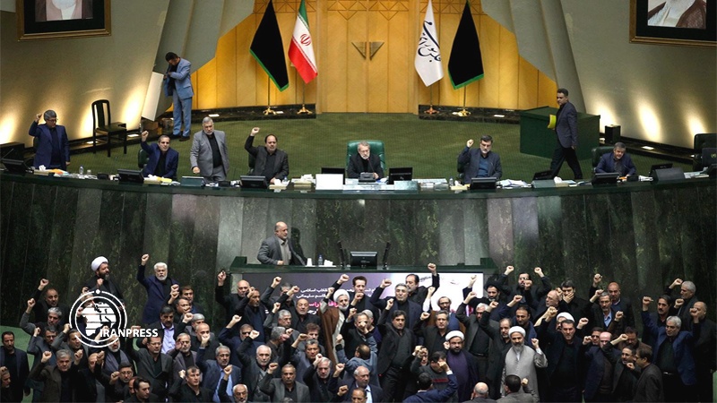 Iranpress: Iranian MPs condemn US assassination of Lt.Gen. Soleimani