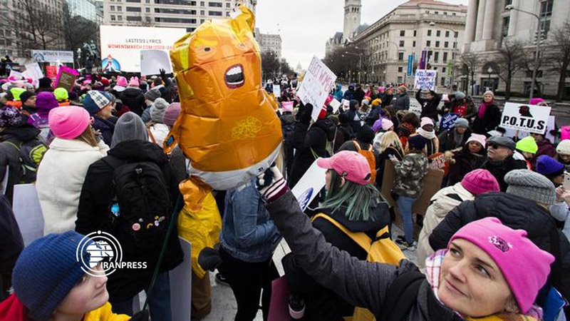 Iranpress: Thousands women protest against US president Trump