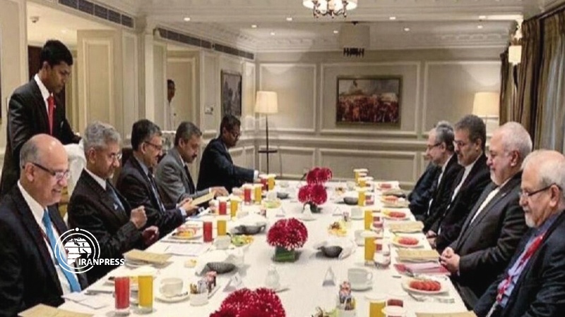 Iranpress: Iran, India FMs discuss bilateral ties development