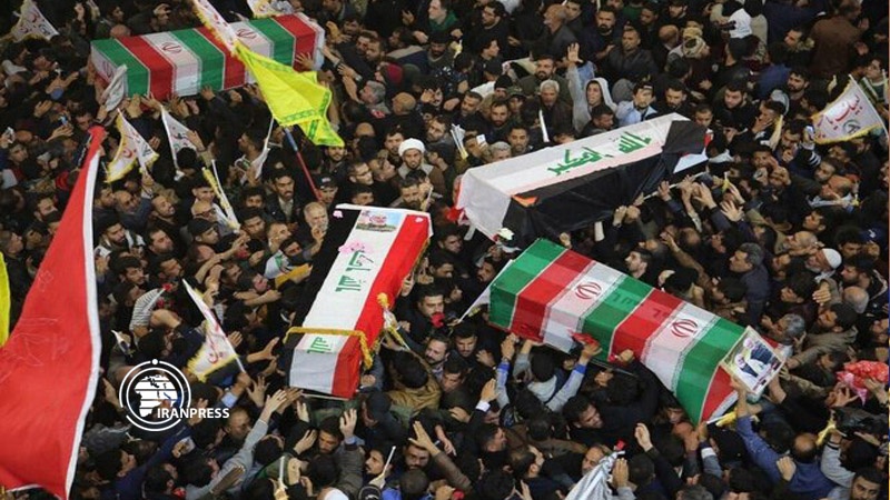 Iranpress: Hundreds of thousands of mourners in Najaf attend funeral of Lt. Gen. Soleimani