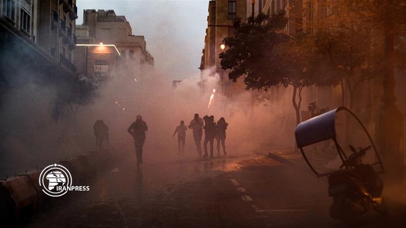 Iranpress: Anti-government protests turn violent in Beirut