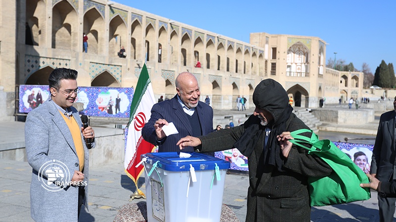 Iranpress: People of Isfahan in central Iran are voting in parliamentary elections
