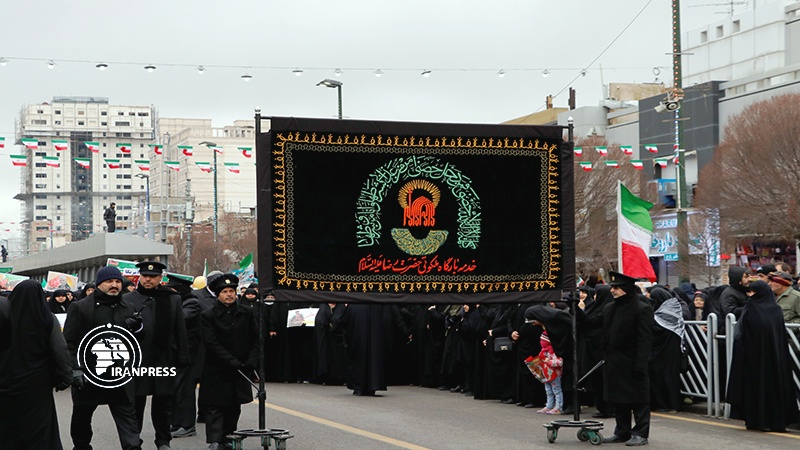 Iranpress: Photo: People of Mashhad commemorates Islamic Revolution anniversary 