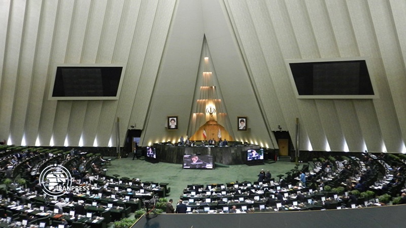 Iranpress: Majlis close session kicks off with attendance of Iran