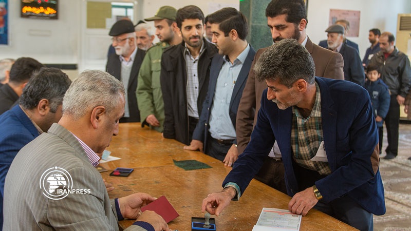 Iranpress: Photo: people of Sari take part in election enthusiastically 
