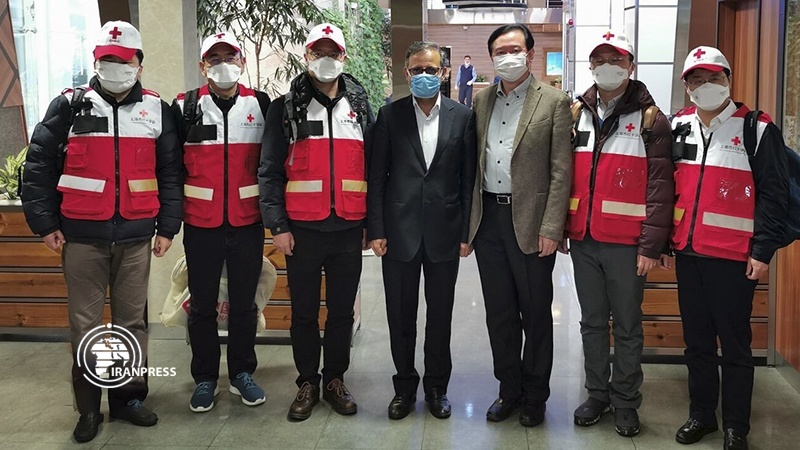 Iranpress:  Team of Chinese specialist doctors arrives in Tehran