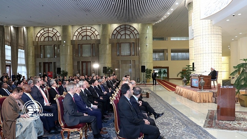 Iranpress: President Rouhani meets foreign ambassadors and envoys