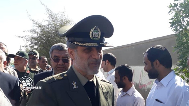 Iranpress: Defence Minister calls for all-out effort to help flood-stricken areas