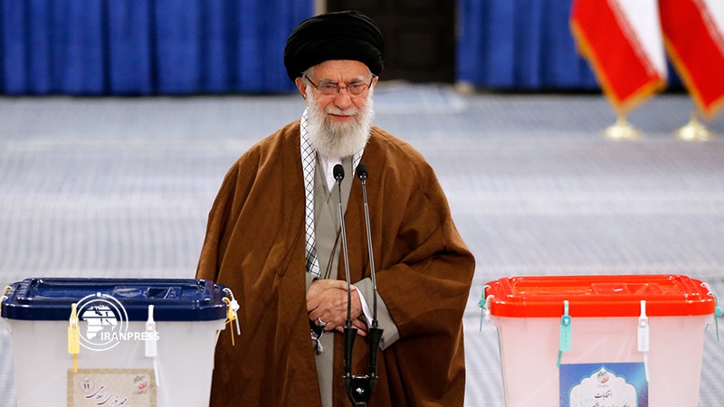 Iranpress: Leader: Elections guarantee national interest