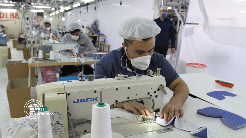 Iranpress: 14,000 daily masks production in Hamedan