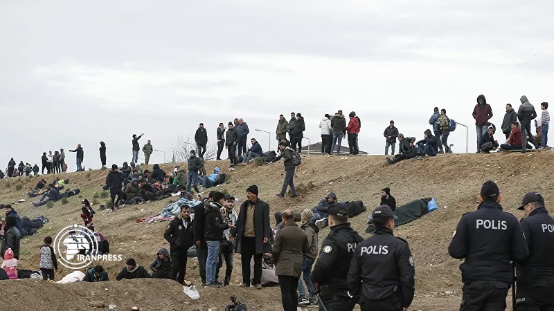Iranpress: Turkey using refugee issue to blackmail Europe: Bashar Assad 