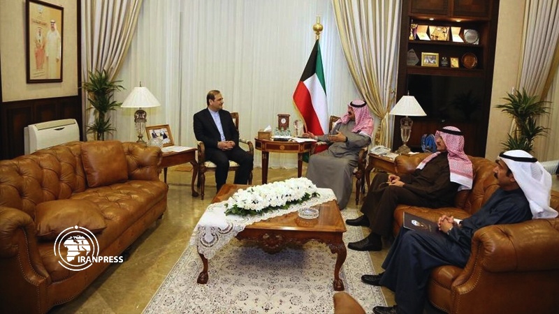 Iranpress: Iran, Kuwait confer on latest COVID-19 updates
