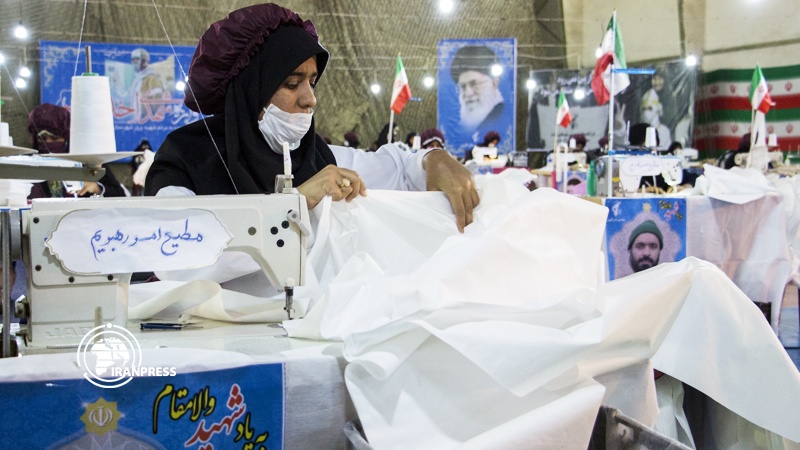 Iranpress: Photo: Women producing 10k masks per day in southern Khuzestan province