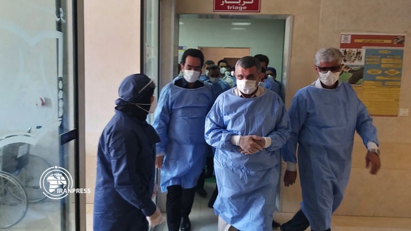 Iranpress: Dep. Health Minister visits coronavirus hospital in south of Iran