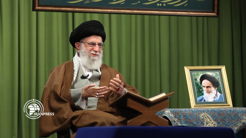 Iranpress: Leader attends a ceremony for reciting Holy Quran on 1st Day of Ramadan