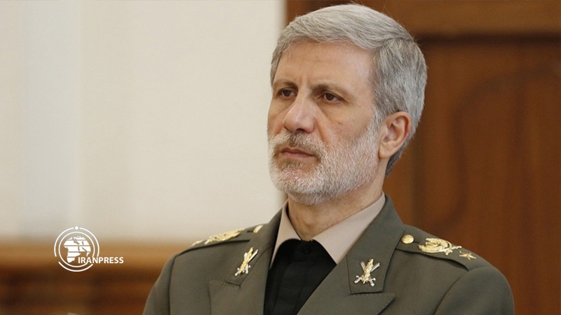 Iranpress: Defense Minister warns US of crushing response if action taken against Iran