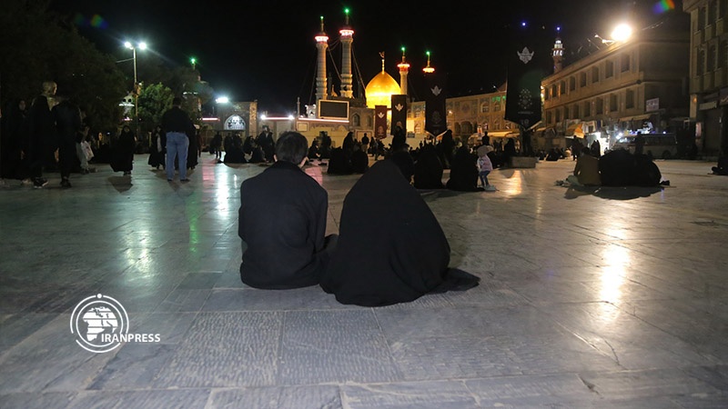 Iranpress: Photo: Laylat al-Qadr ceremony holds in Qom Holy Shrine