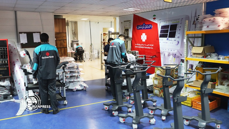 Iranpress: 30 ventilators produced daily for Corona patients in Mashhad
