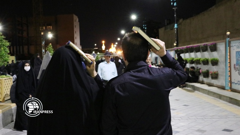 Iranpress: Mashhad mourns for Imam Ali (PBUH) on 2nd night of Destiny