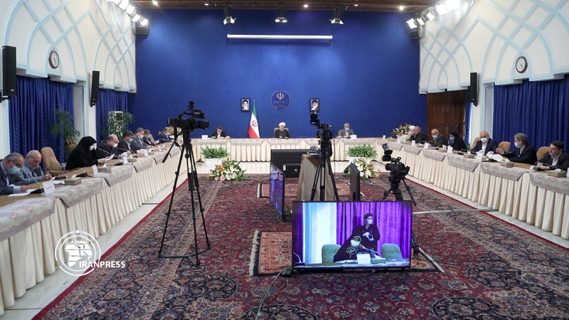 Iranpress: Iranian people stand side by side in difficult times: Rouhani