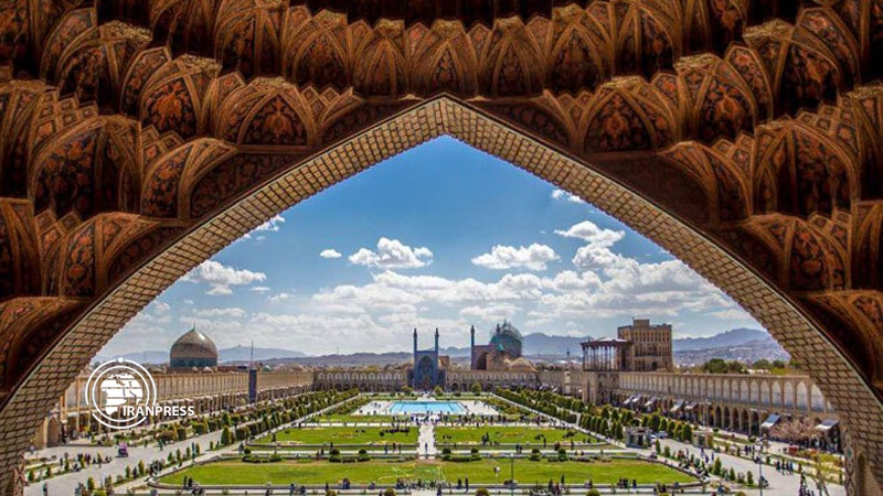 Iranpress: Isfahan reopens tourist sites as coronavirus restrictions ease
