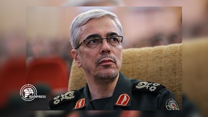 Iranpress: Major General Baqeri expresses condolences on martyrdom of Navy personnel
