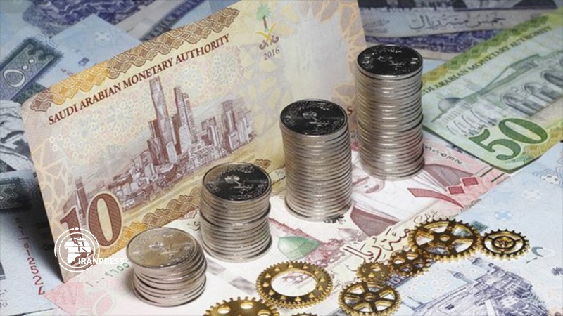 Iranpress: Saudi government reduces salaries up to %40