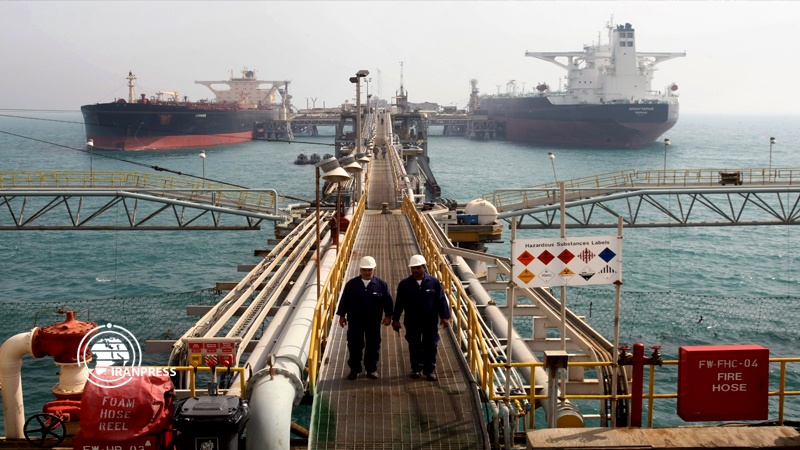 Iranpress: Exporting oil and gas products increased despite US sanctions