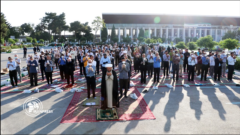 Iranpress: Across Iran, people offer Eid-al-Fitr Prayers with social distancing guidelines