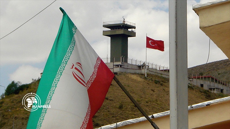 Iranpress: Tehran, Ankara confer to reopen trade borders