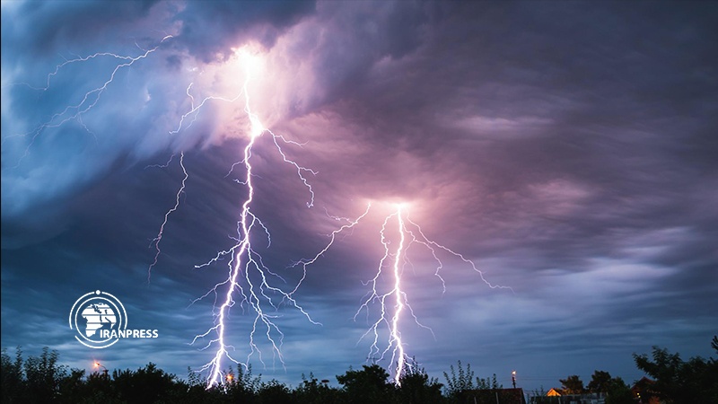 Iranpress: India: Lightning strikes kills more than 100 
