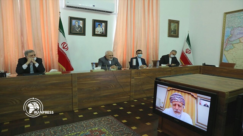 Iranpress: Zarif, Omani counterpart confer on bilateral developments