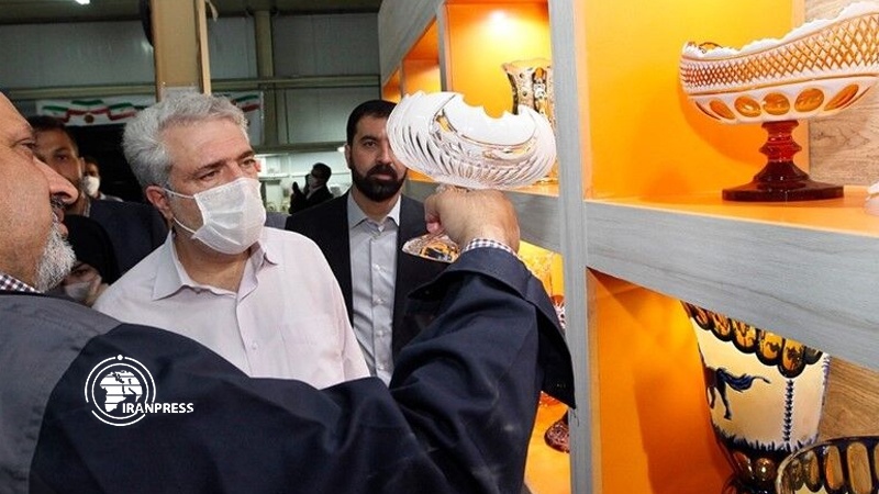 Iranpress: Mounesan: Handicraft could revive Iranian-Islamic identity