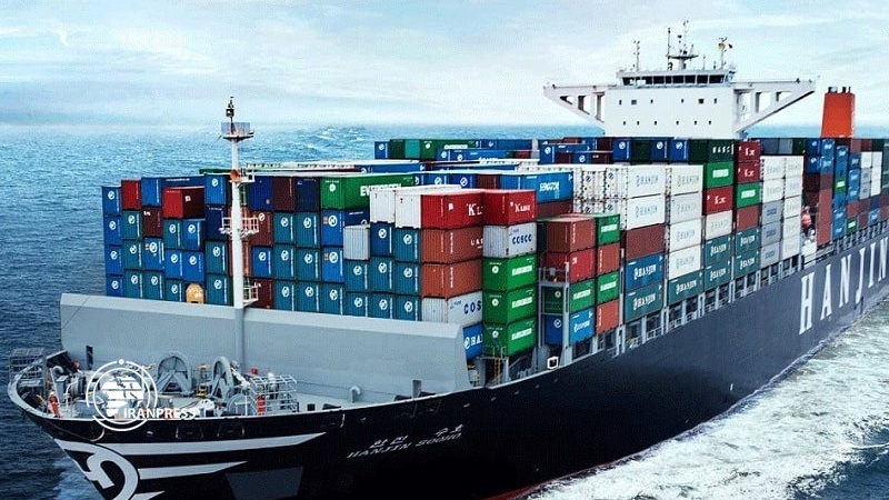 Iranpress: Iran cargo ship Golsan unloads food and medical supplies in Venezuela