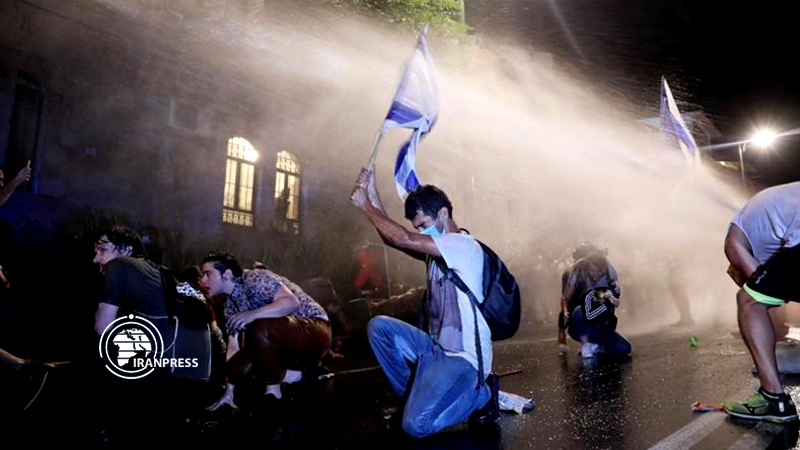 Iranpress: Israeli police fire water cannons to disperse anti-government protests