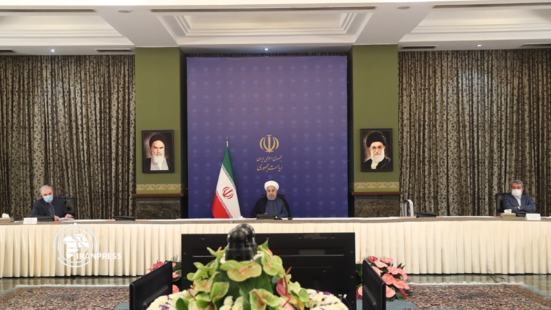 Iranpress: "We defeat Corona undoubtedly": Rouhani
