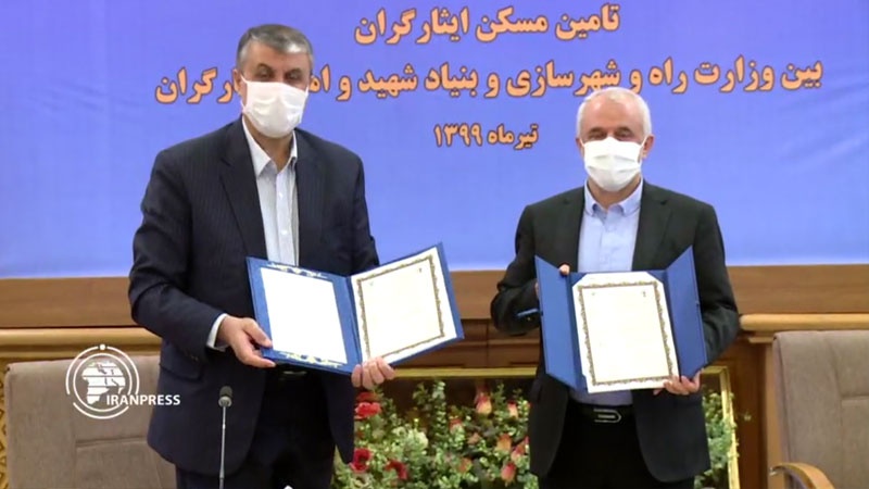 Iranpress: Agreement between Ministry of Roads, Foundation of Martyrs and Veterans Affairs signed