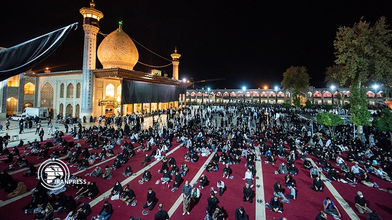 Iranpress: People of Shiraz mourn for Imam Hossein on Ashura eve