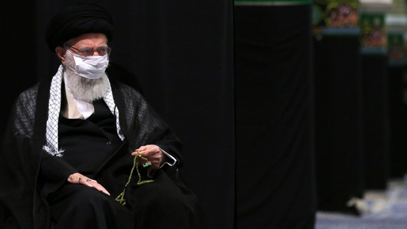 Iranpress: Iran Leader observed Imam Hussein mourning ceremony 