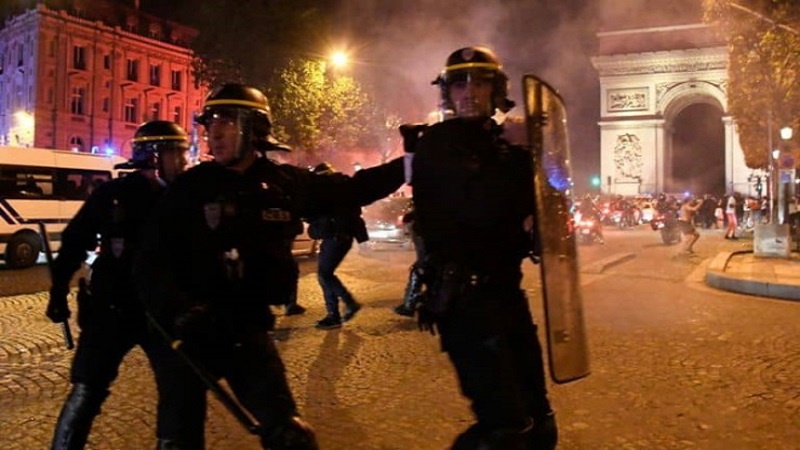 Iranpress: Paris Saint-Germain fans clashed with French riot police