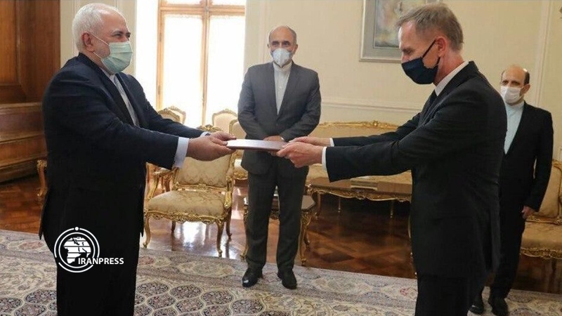 Iranpress: New Omani, German ambassadors submit credentials to FM Zarif