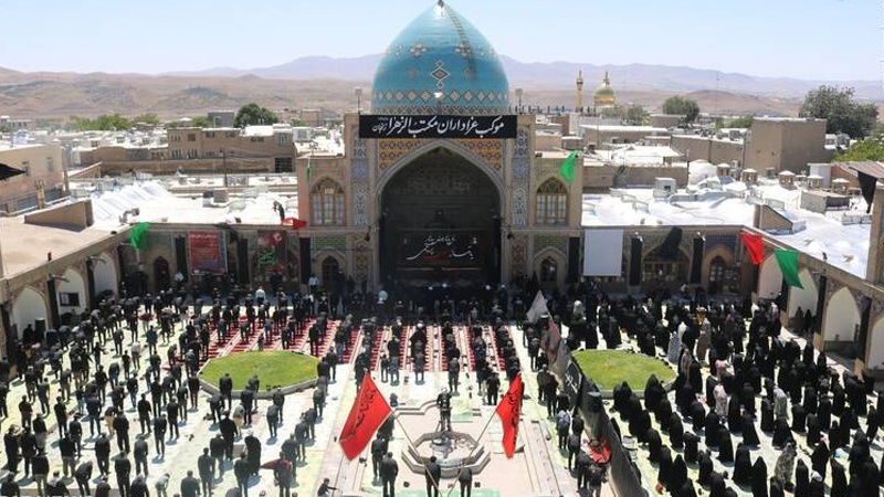 Iranpress: Ashura Noon Prayer performed across Iran