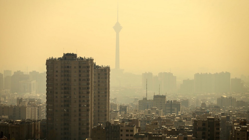 Iranpress: هوای تهران در آستانه وضعیت قرمز