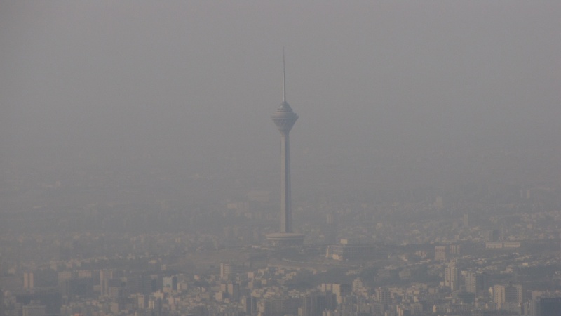 Iranpress: هوای تهران «قرمز» شد/ هوا برای همه افراد ناسالم است