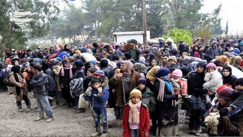 Iranpress: انتقال صدها خانواده ساکن شرق شهر حلب به مناطق امن