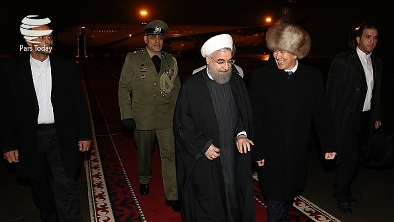 Iranpress: استقبال رسمی رییس جمهوری قزقیزستان از روحانی