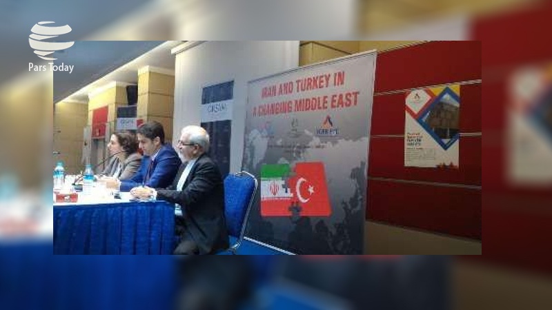Iranpress: بررسی راه های همکاری ایران و ترکیه در مهار افراط گرایی 